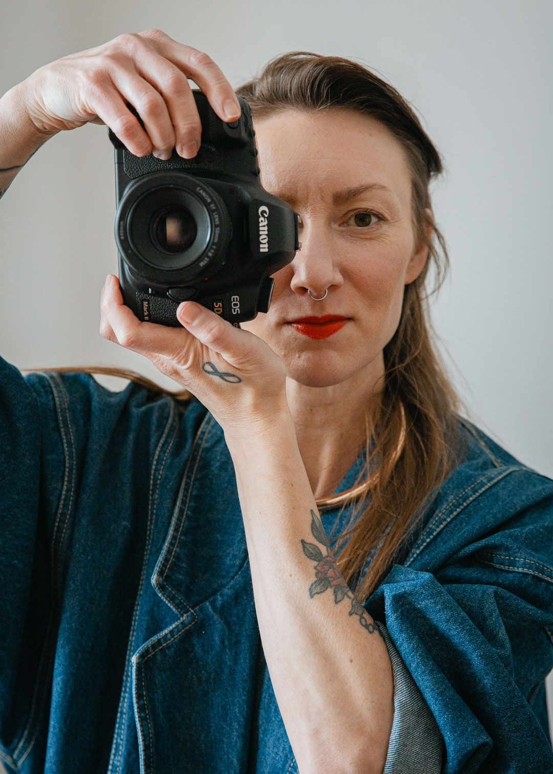 Christine Engström med sin kamera